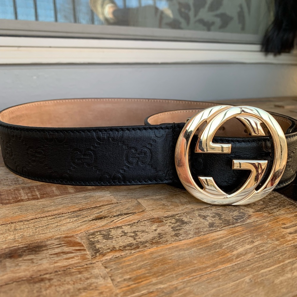 Gucci black leather and gold buckle, timeless piece and very versatile.